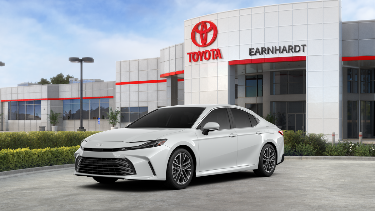 2026 Toyota Camry XLE Hybrid's photo