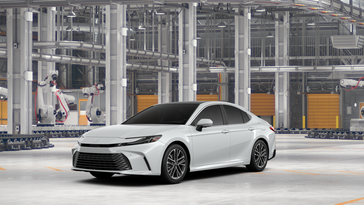 2026 Toyota Camry XLE Hybrid's photo