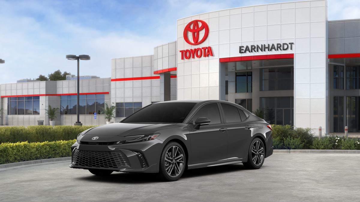 2026 Toyota Camry XSE Hybrid's photo