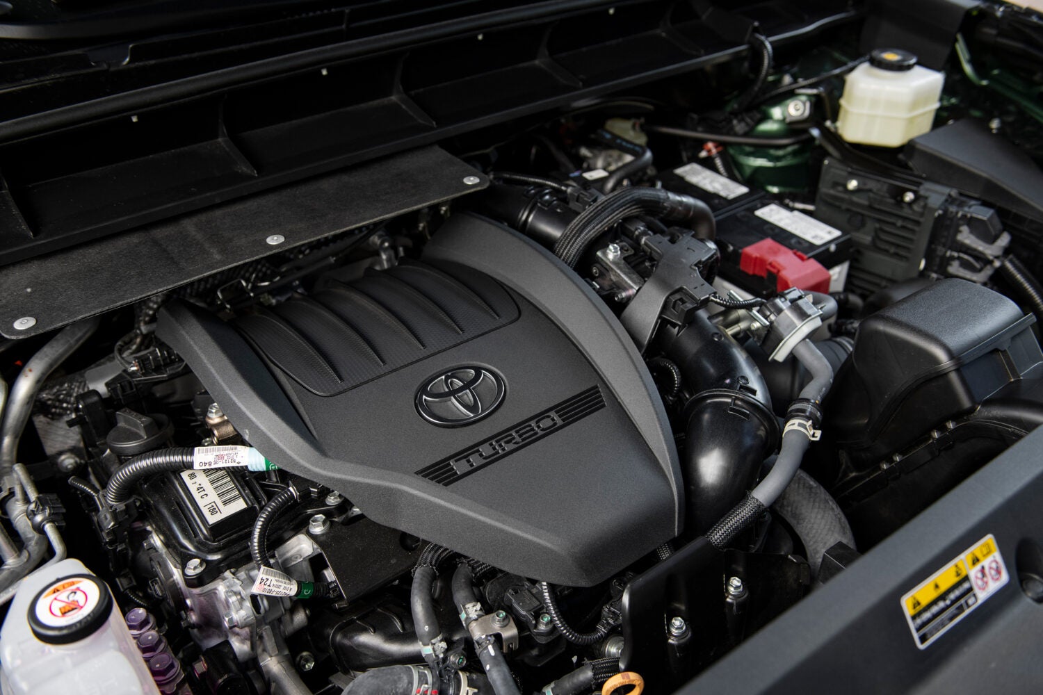 The turbo engine makes the Highlander very competitive for daily use and long-distance travel.