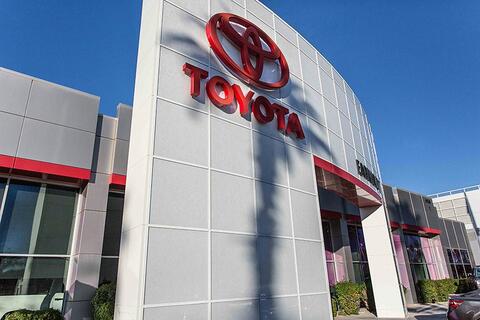 Car dealership Earnhardt Toyota in Mesa AZ